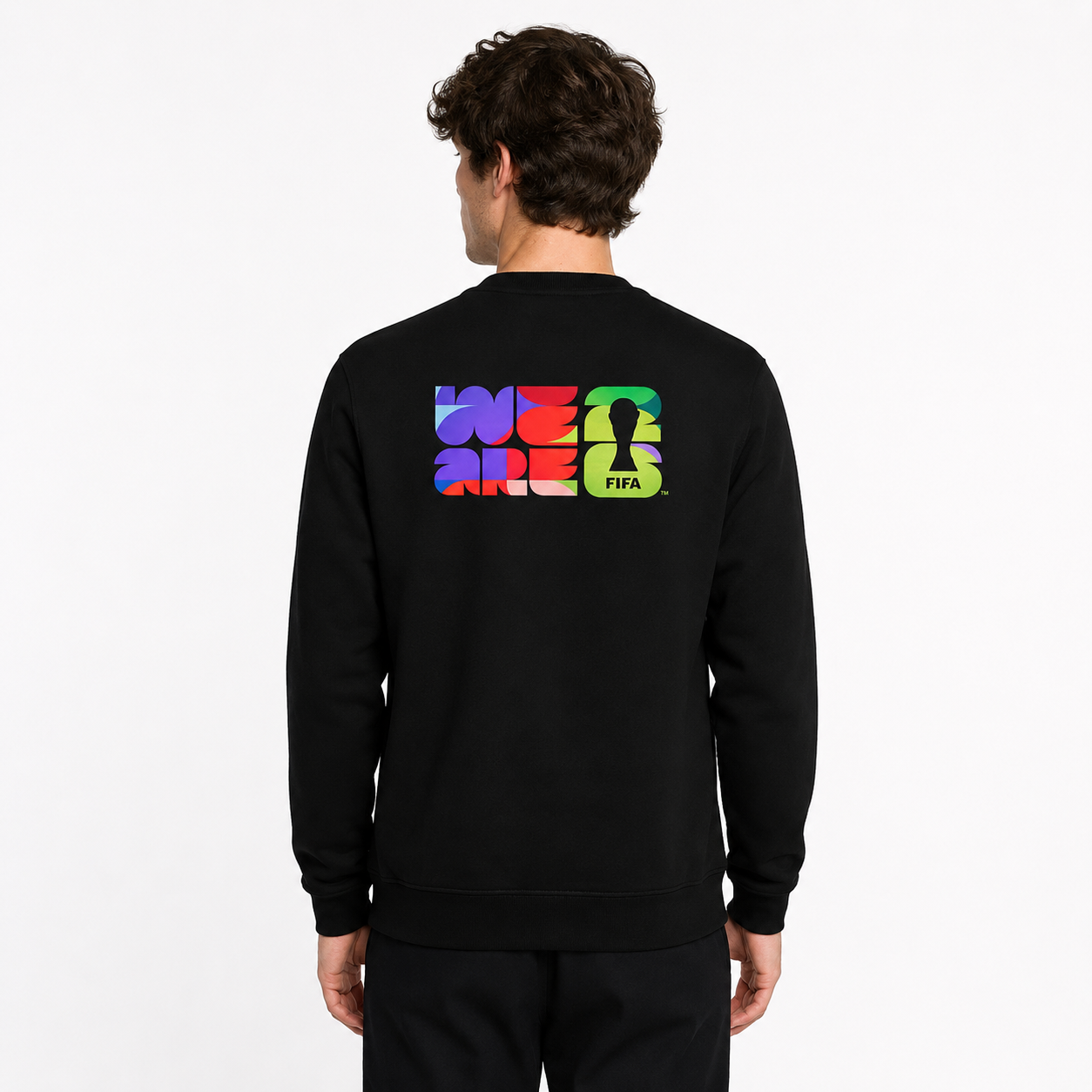Polerón negro We Are 26 con estampado trasero inspirado en el Mundial FIFA 2026.
